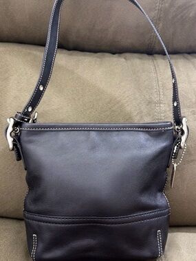 Coach Bag 2004 Vintage Black Leather Shoulder Bag with Silver Hardware